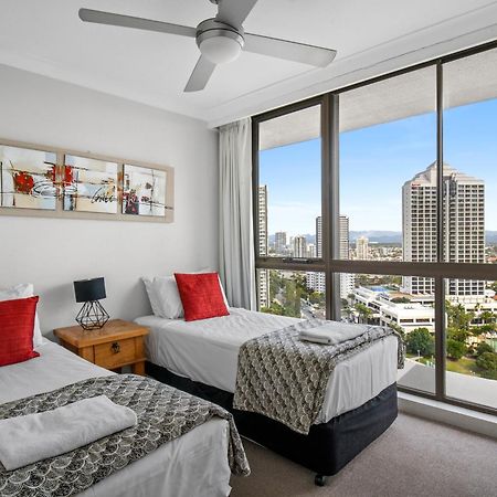 Capricorn One Beachside Holiday Apartments - Official โกลด์โคสต์ ภายนอก รูปภาพ