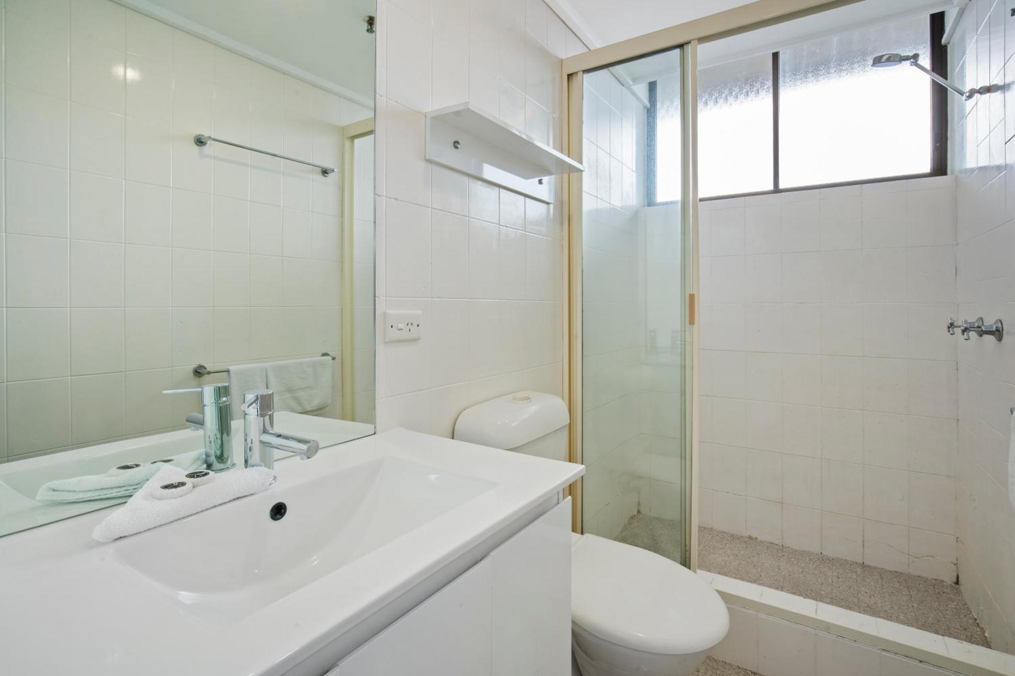 Capricorn One Beachside Holiday Apartments - Official โกลด์โคสต์ ภายนอก รูปภาพ