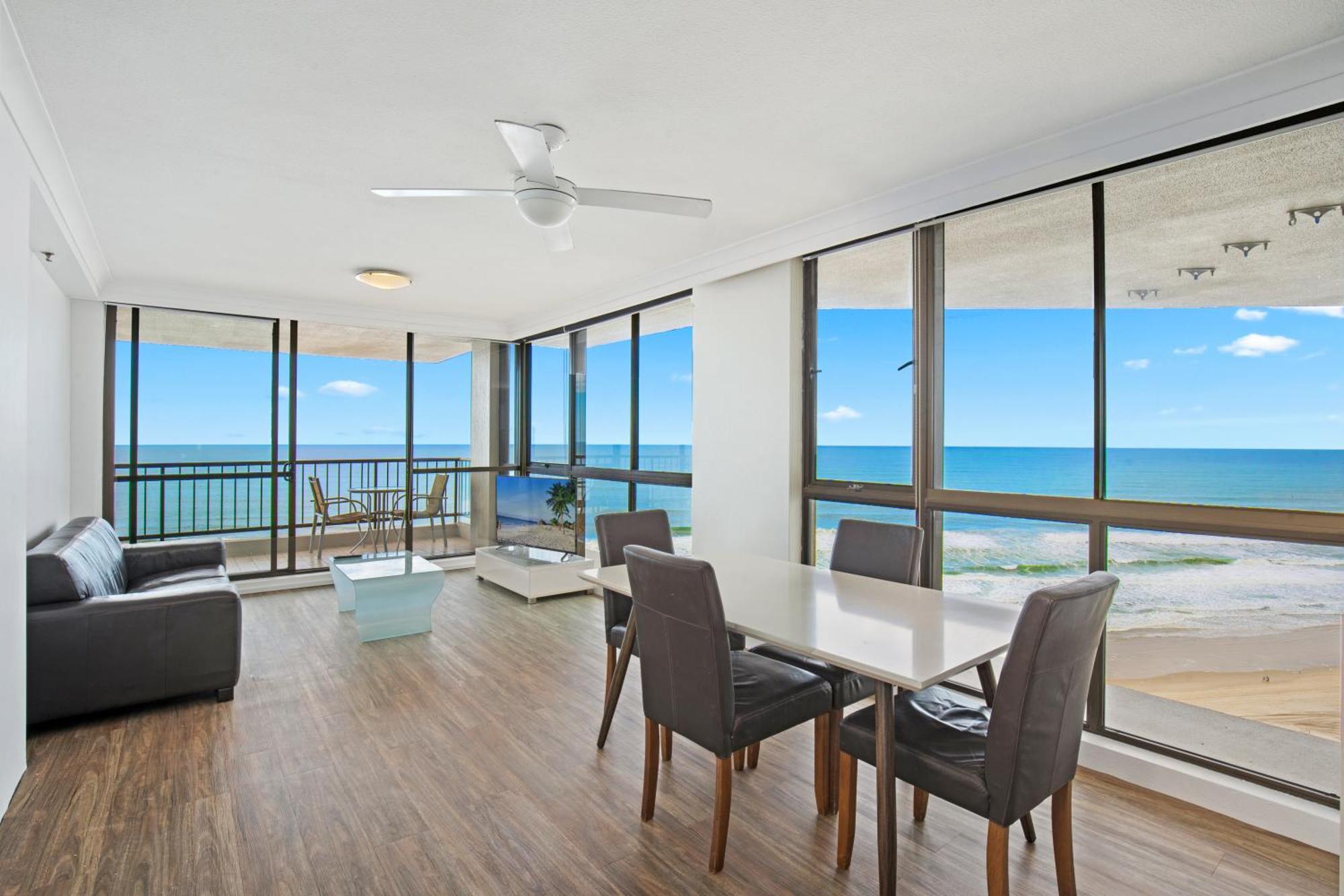 Capricorn One Beachside Holiday Apartments - Official โกลด์โคสต์ ภายนอก รูปภาพ