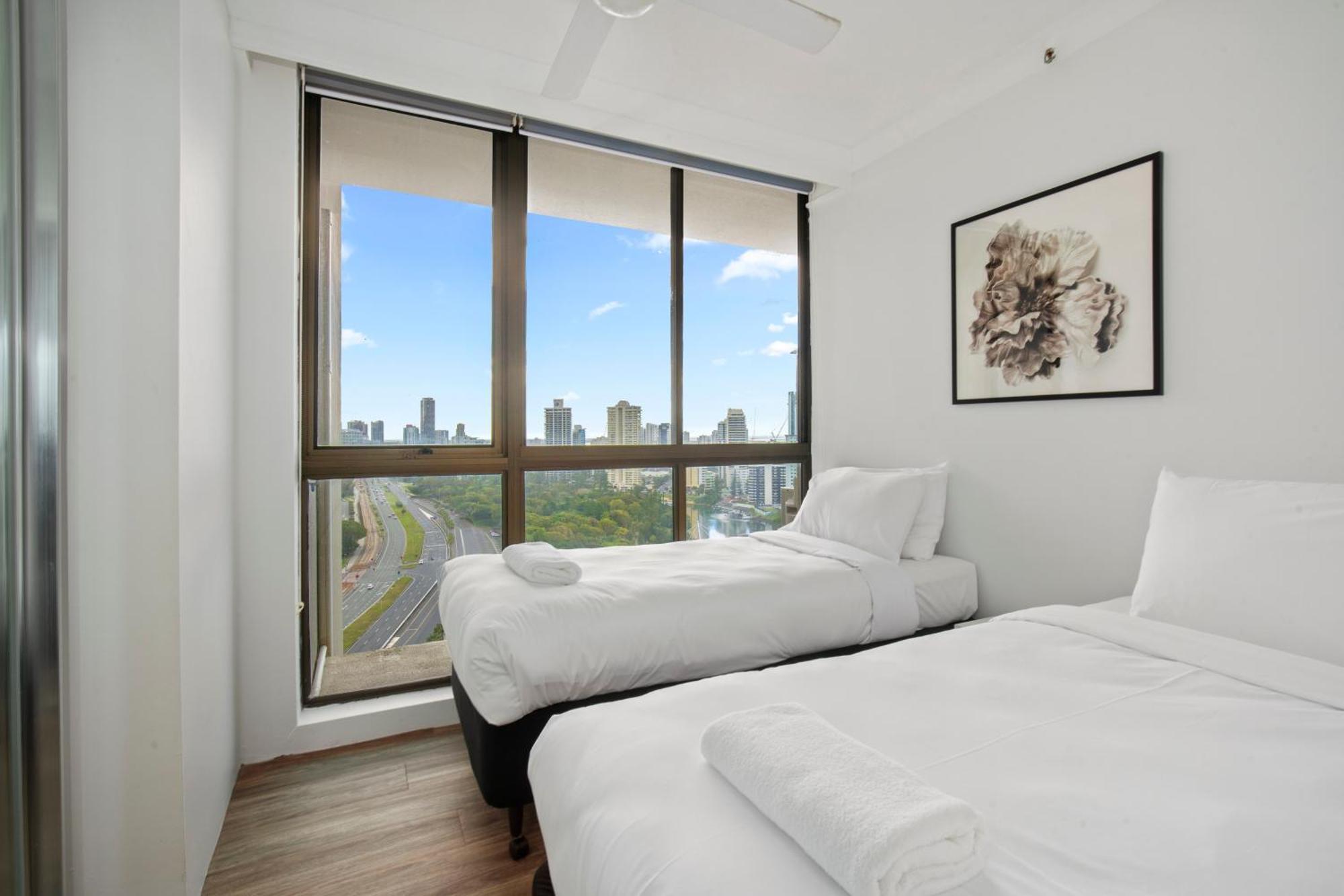 Capricorn One Beachside Holiday Apartments - Official โกลด์โคสต์ ภายนอก รูปภาพ