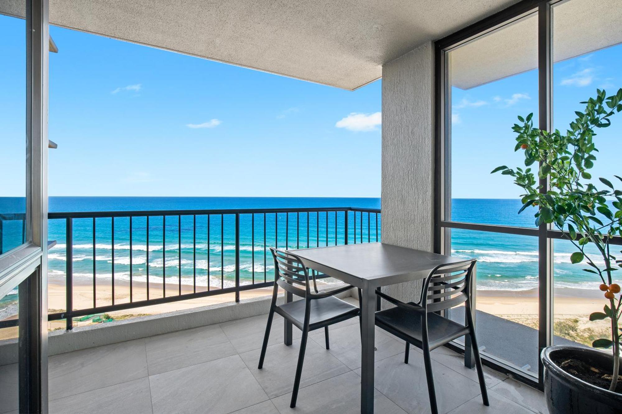 Capricorn One Beachside Holiday Apartments - Official โกลด์โคสต์ ภายนอก รูปภาพ