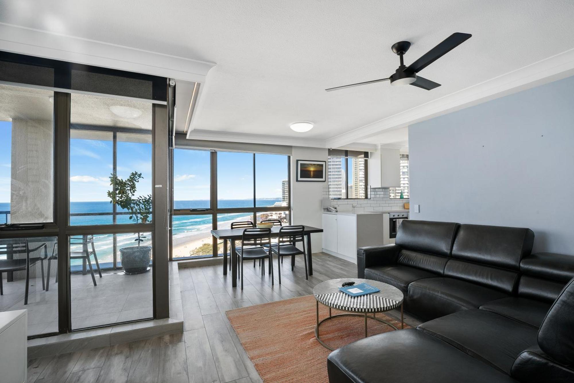 Capricorn One Beachside Holiday Apartments - Official โกลด์โคสต์ ภายนอก รูปภาพ
