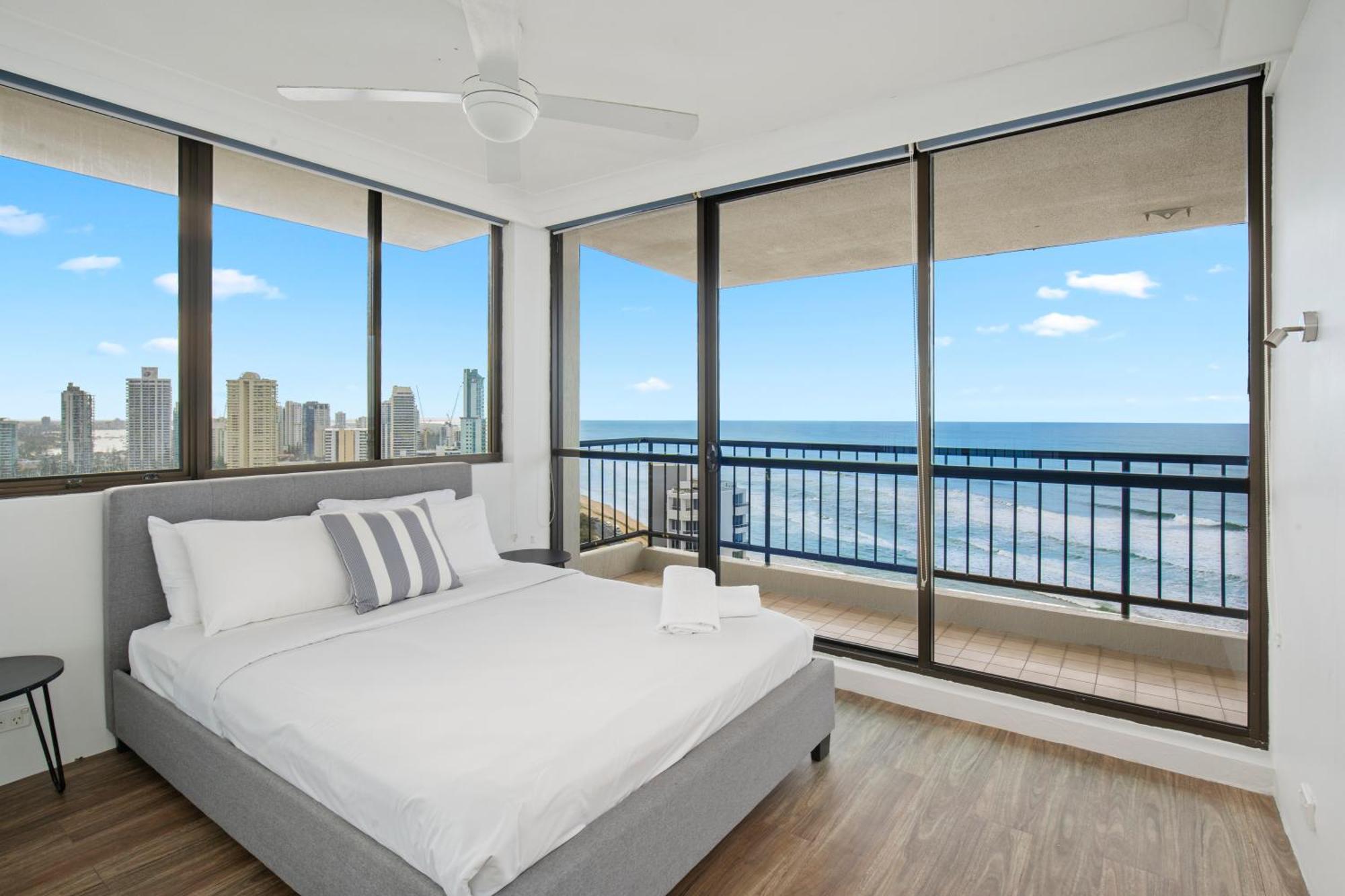 Capricorn One Beachside Holiday Apartments - Official โกลด์โคสต์ ภายนอก รูปภาพ