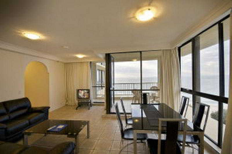 Capricorn One Beachside Holiday Apartments - Official โกลด์โคสต์ ภายนอก รูปภาพ
