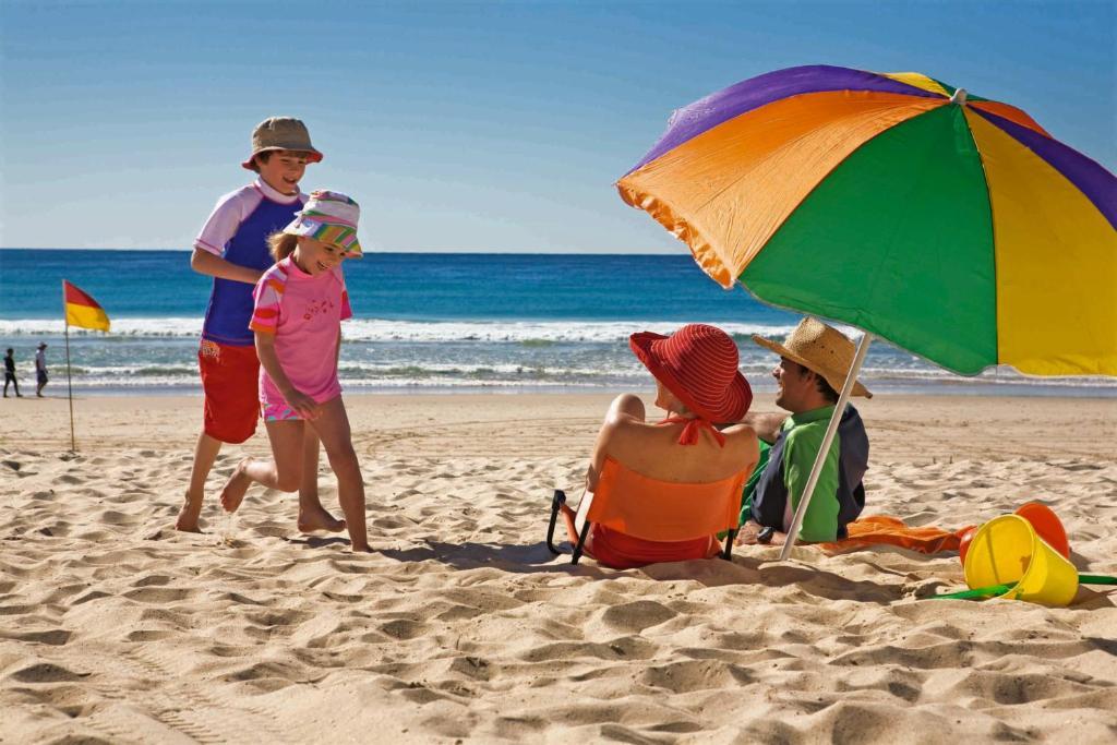 Capricorn One Beachside Holiday Apartments - Official โกลด์โคสต์ ภายนอก รูปภาพ