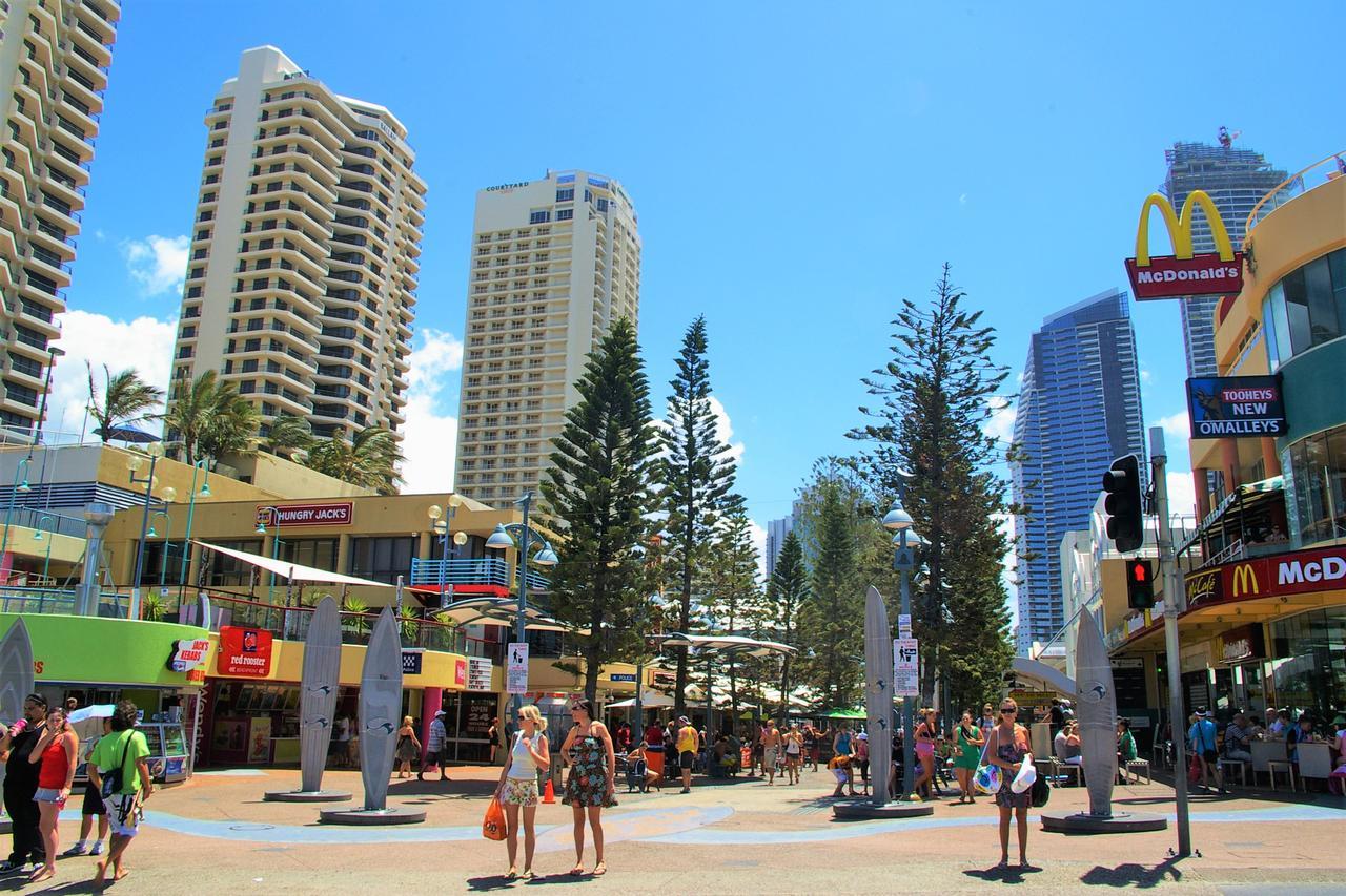 Capricorn One Beachside Holiday Apartments - Official โกลด์โคสต์ ภายนอก รูปภาพ