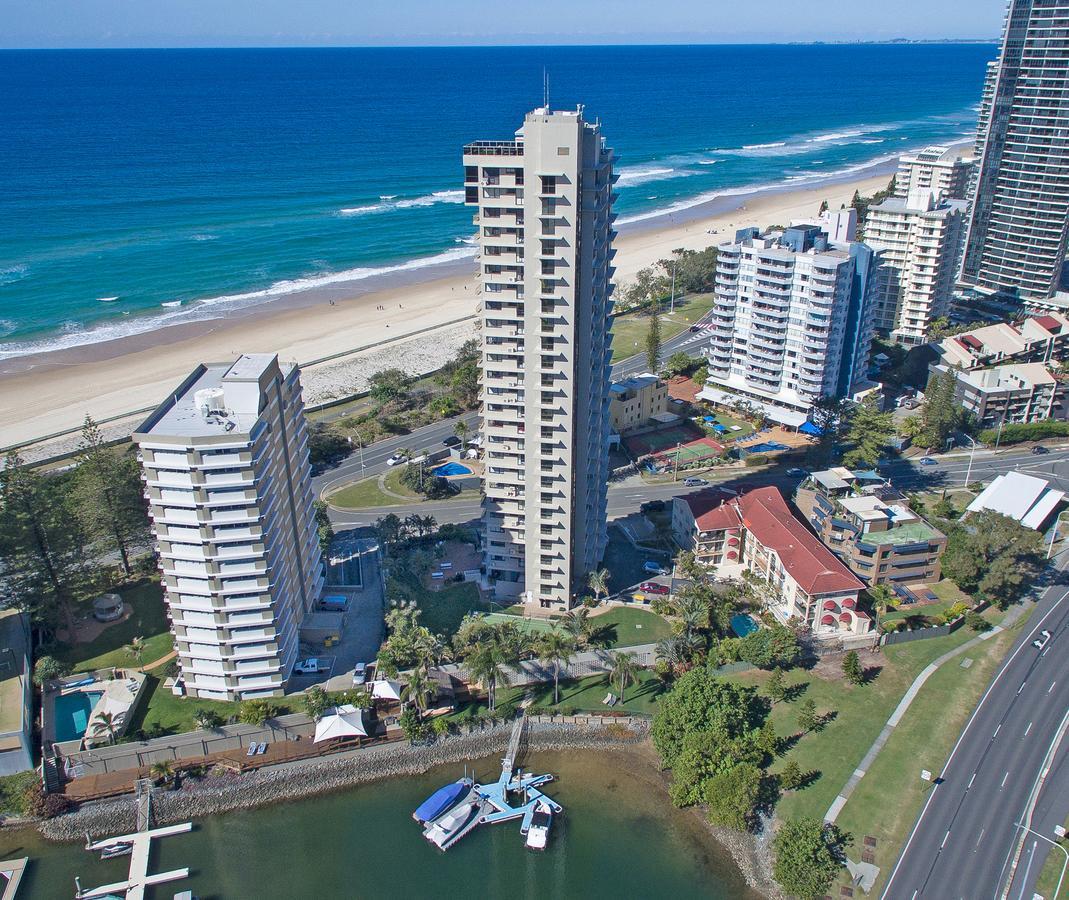Capricorn One Beachside Holiday Apartments - Official โกลด์โคสต์ ภายนอก รูปภาพ