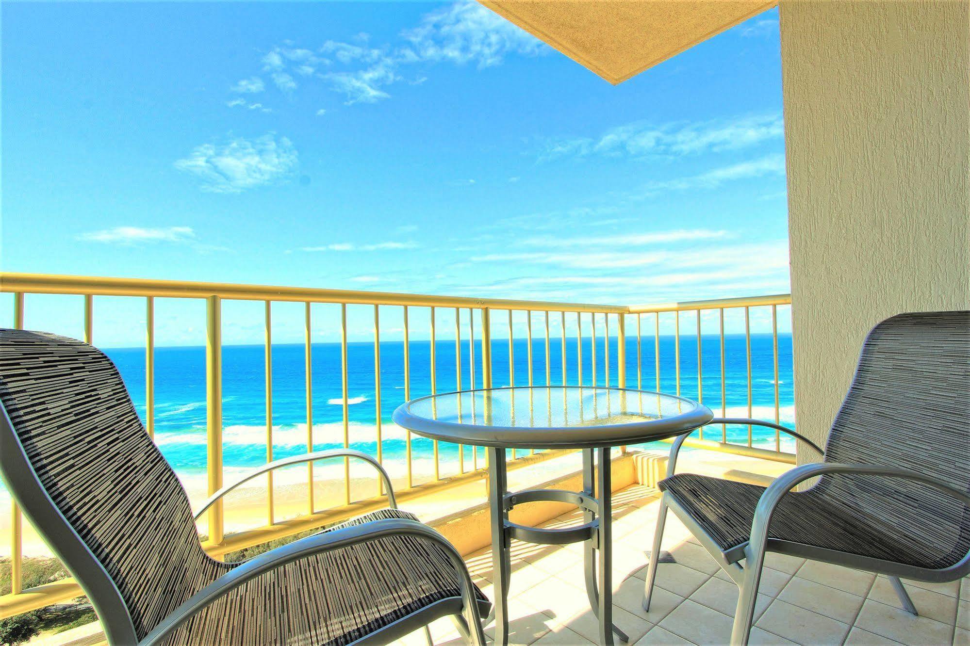 Capricorn One Beachside Holiday Apartments - Official โกลด์โคสต์ ภายนอก รูปภาพ