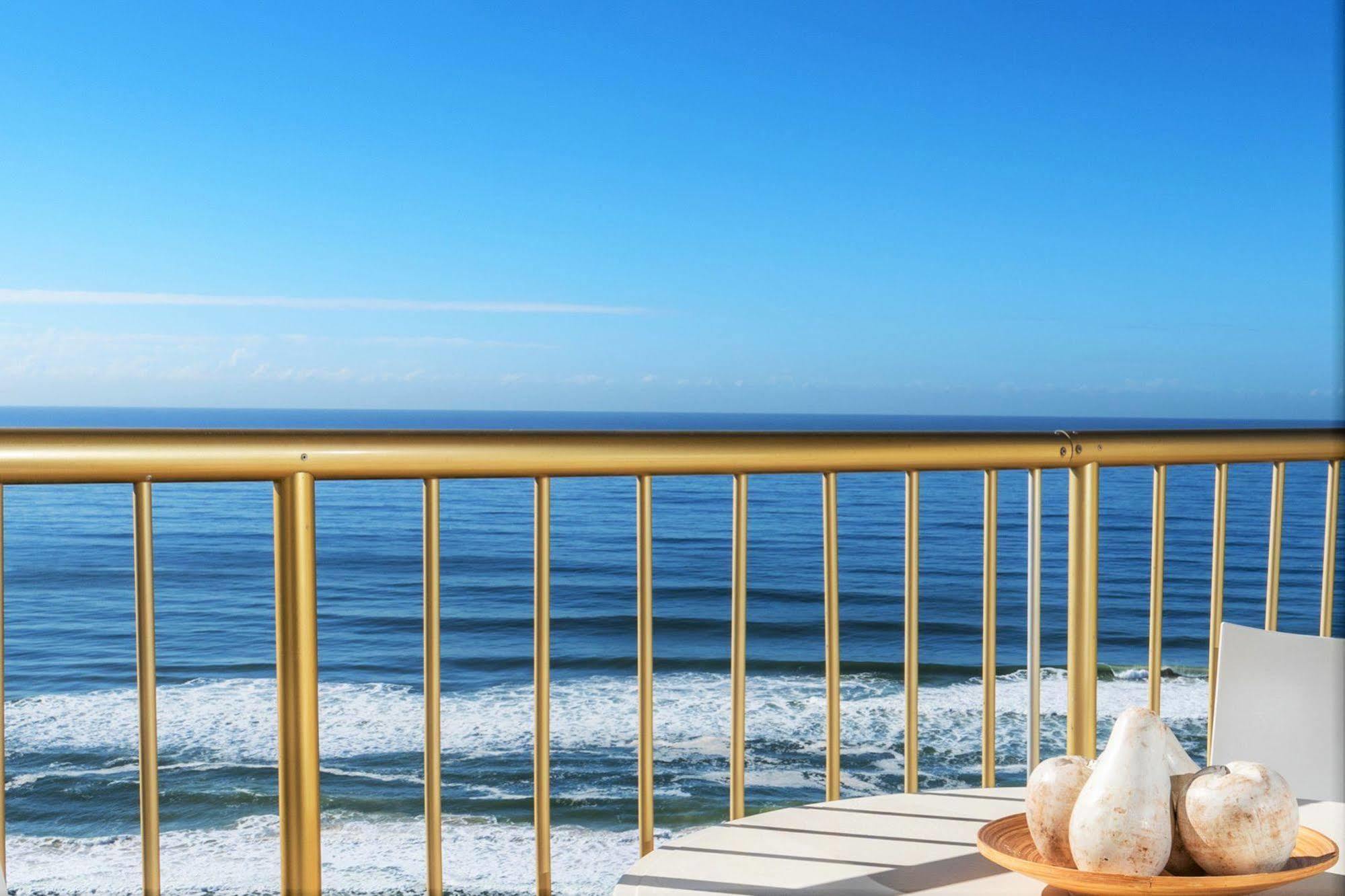 Capricorn One Beachside Holiday Apartments - Official โกลด์โคสต์ ภายนอก รูปภาพ