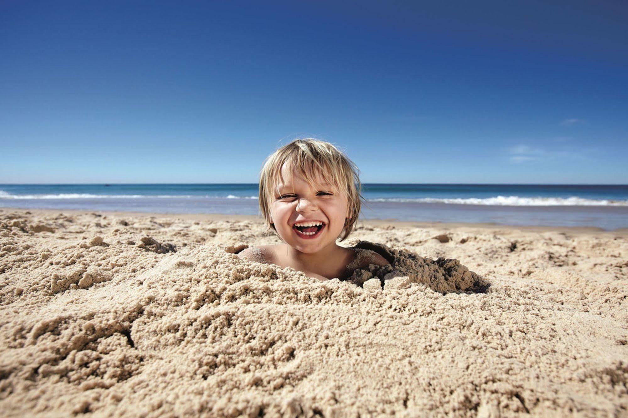 Capricorn One Beachside Holiday Apartments - Official โกลด์โคสต์ ภายนอก รูปภาพ