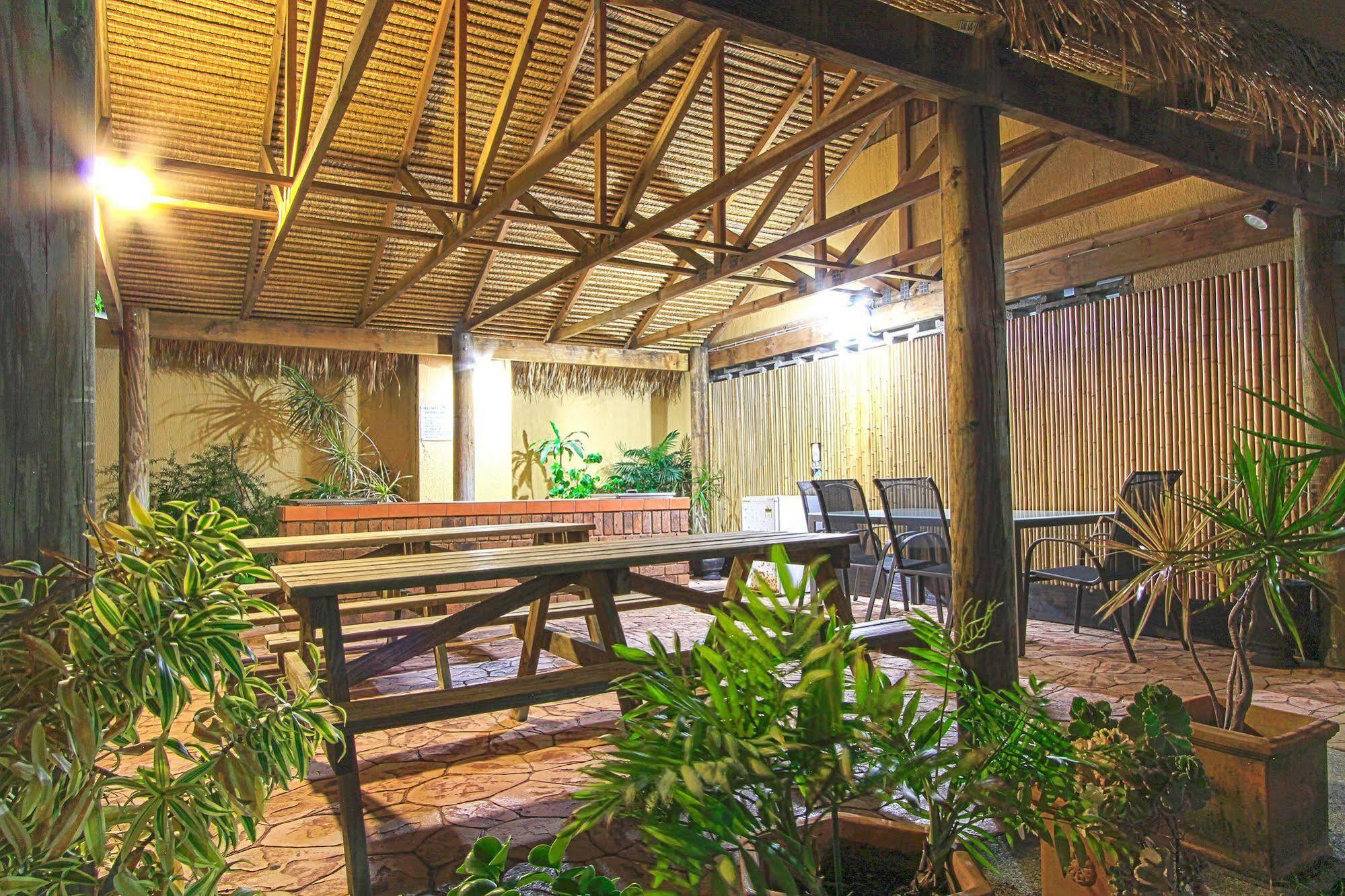 Capricorn One Beachside Holiday Apartments - Official โกลด์โคสต์ ภายนอก รูปภาพ