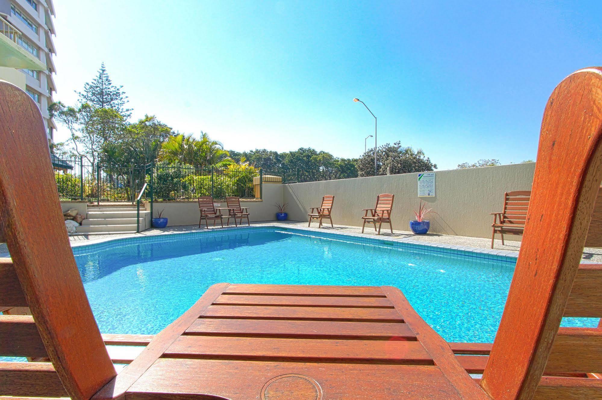 Capricorn One Beachside Holiday Apartments - Official โกลด์โคสต์ ภายนอก รูปภาพ